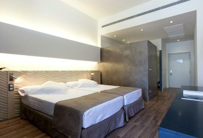 Premium Neljän Hengen Huone, Alga