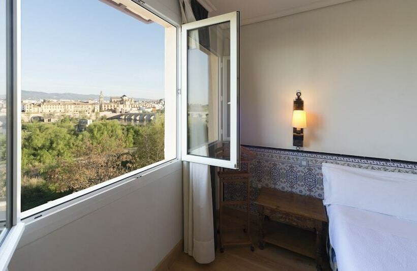 패밀리 룸, Hesperia Cordoba