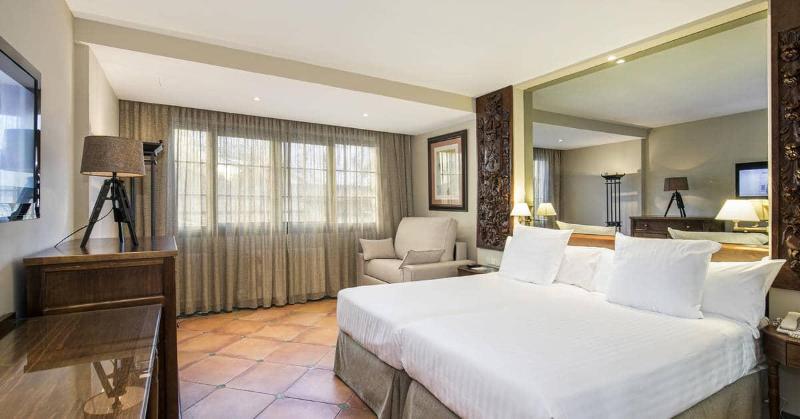 اتاق استاندارد سه نفره, Melia Sol Y Nieve