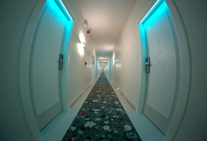 ジュニアスイート, On Hotels Oceanfront - Adults Designed