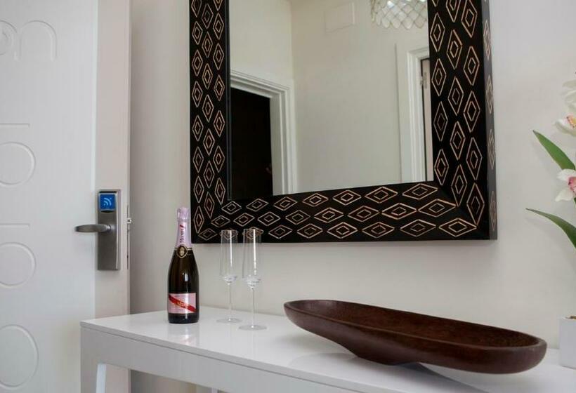سوییت جونیور با چشم‌انداز دریا, On Hotels Oceanfront - Adults Designed