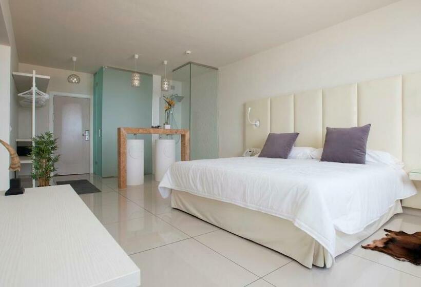سوییت جونیور با چشم‌انداز دریا, On Hotels Oceanfront - Adults Designed