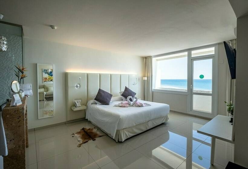 سوییت جونیور با چشم‌انداز دریا, On Hotels Oceanfront - Adults Designed