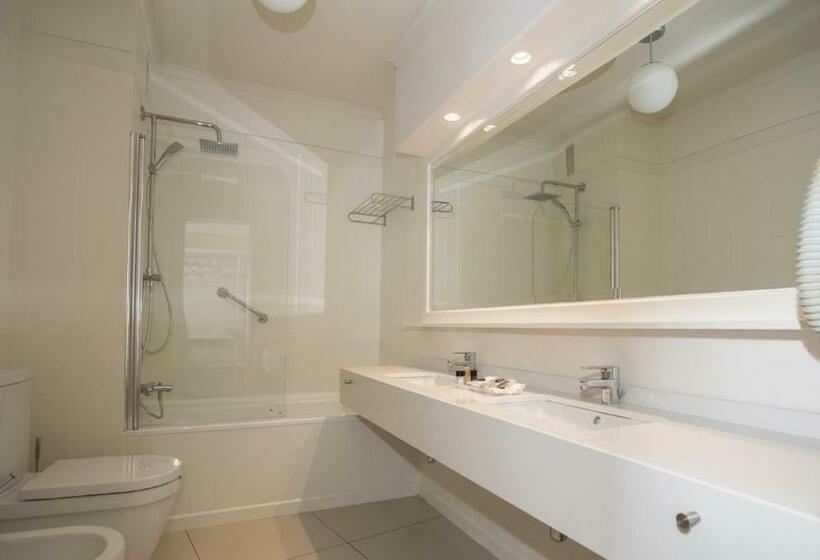 اتاق سوپریور با تخت بزرگ, On Hotels Oceanfront - Adults Designed