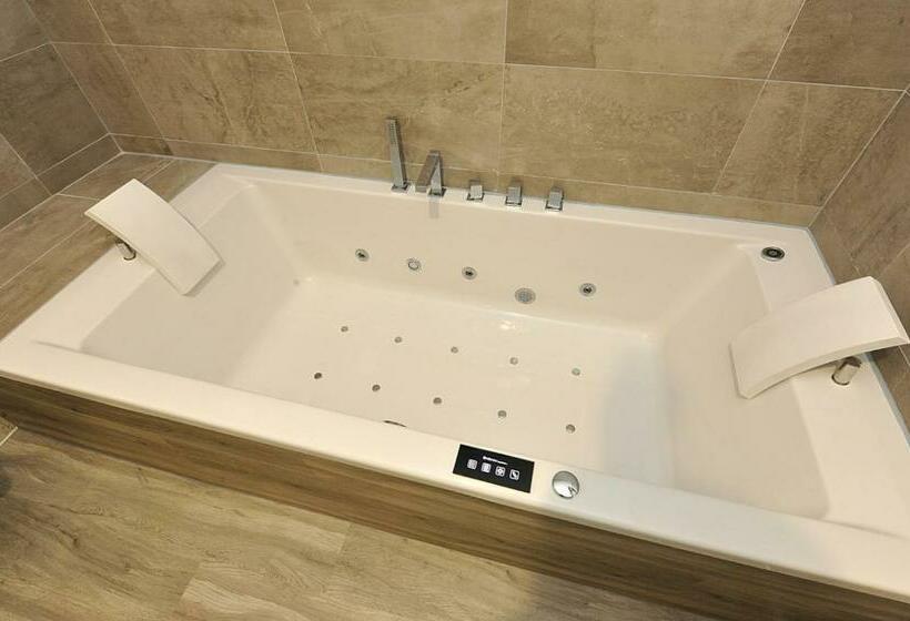 سوییت جونیور با بالکن, Salobreña Suites