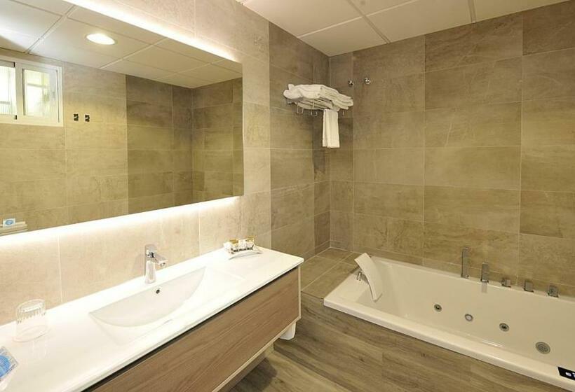 سوییت جونیور با بالکن, Salobreña Suites