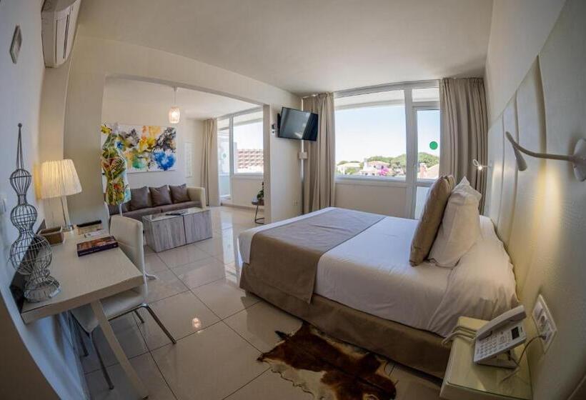 ジュニアスイート, On Hotels Oceanfront - Adults Designed