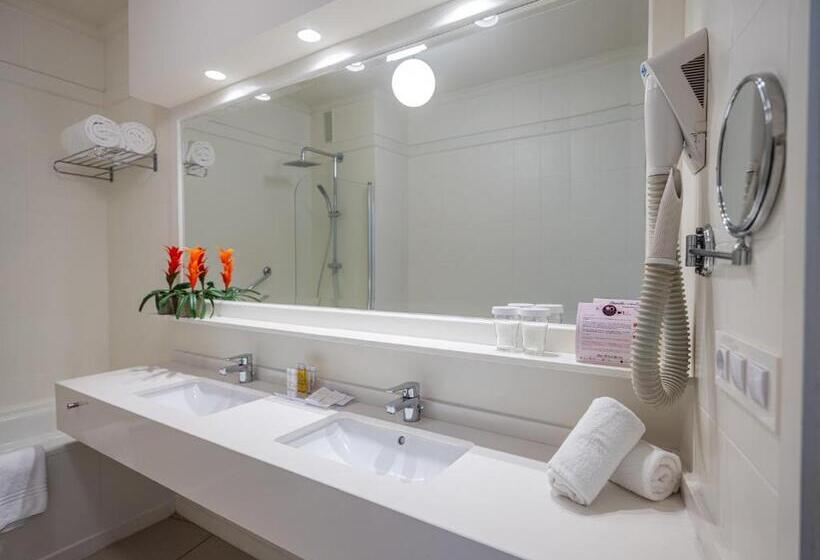 اتاق سوپریور با تخت بزرگ, On Hotels Oceanfront - Adults Designed