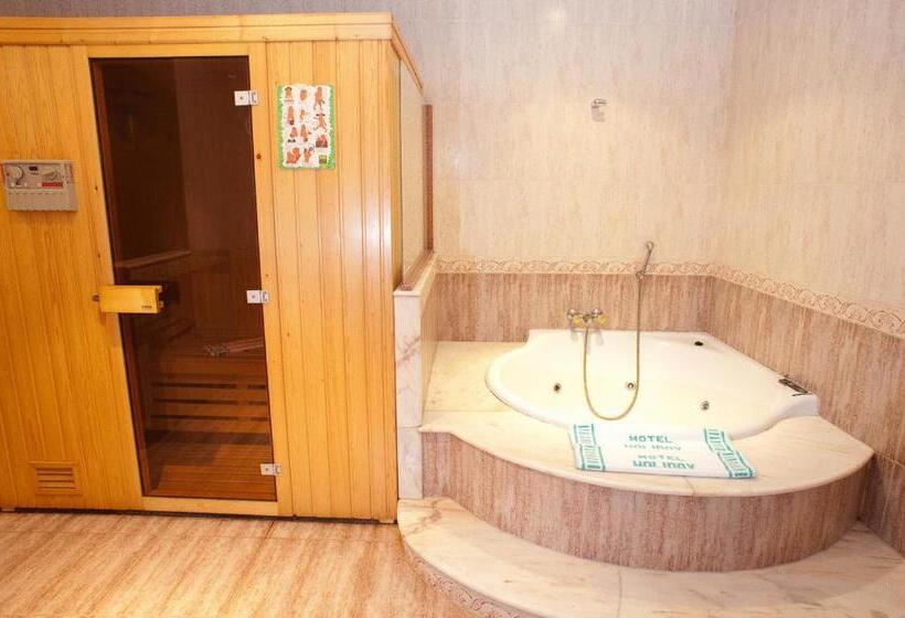 سوئیت با تخت بزرگ, Holiday