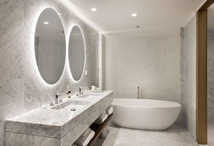 Полулюкс с Видом, NH Collection Madrid Eurobuilding