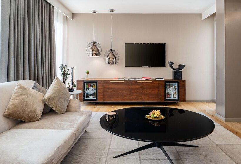 Полулюкс с Видом, NH Collection Madrid Eurobuilding