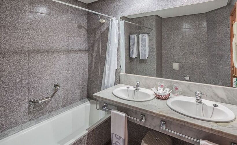 Quarto Familiar, Puerto Palace