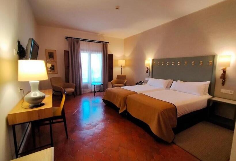 اتاق استاندارد سه نفره, Parador De Benavente