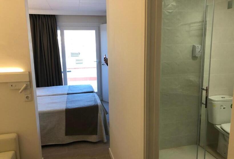 סוויטה משפחתית עם 2 חדרי שינה ומרפסת, Claramar