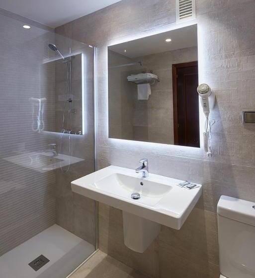 Номер Стандарт Трехместный, Hostal Doña Juana