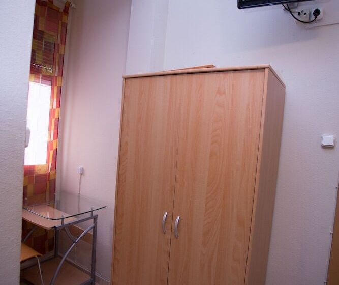 Camera Standard, Hostal Navarra