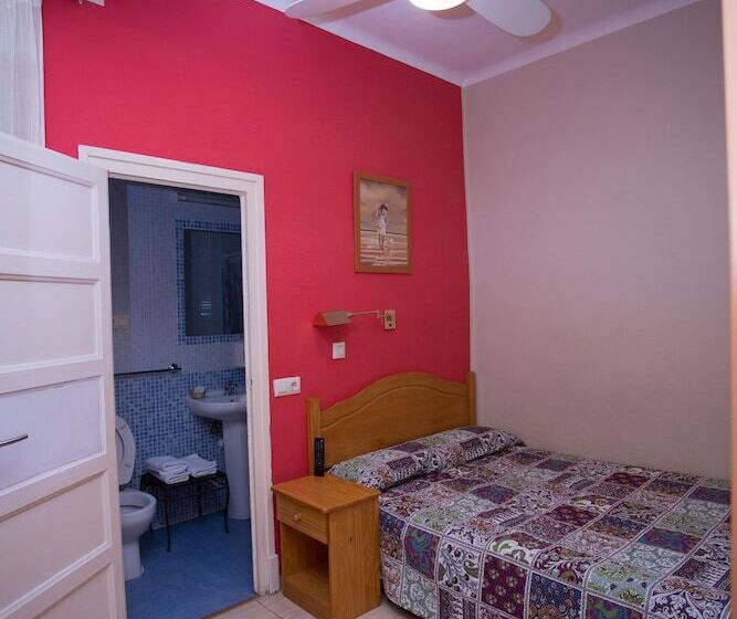 Camera Standard, Hostal Navarra