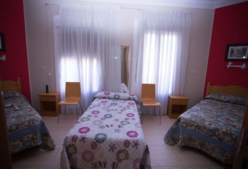 Standard Kolmen Hengen Huone Jaettu kylpyhuone, Hostal Navarra
