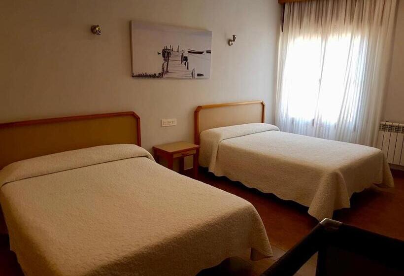 חדר אקונומי לארבעה, Hostal Puerta La Villa