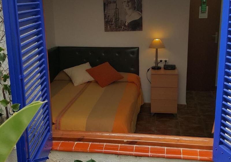Номер Стандарт Индивидуальный, Hostal Residencia Catalina