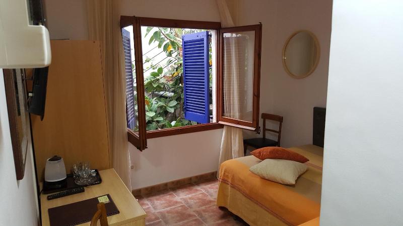 Номер Стандарт Индивидуальный, Hostal Residencia Catalina