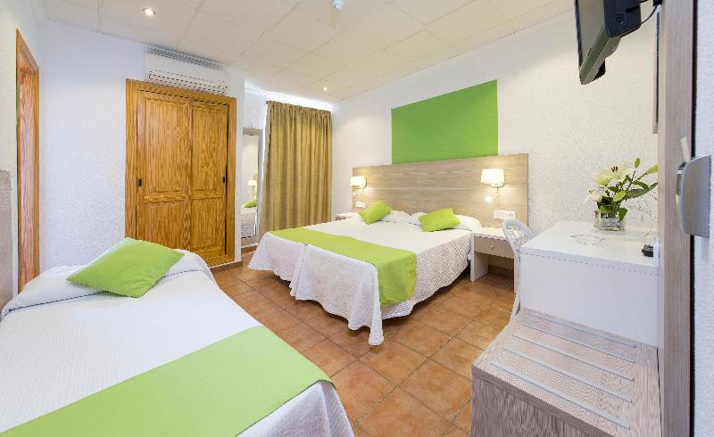 スーペリアトリプルルーム, Hostal Adelino