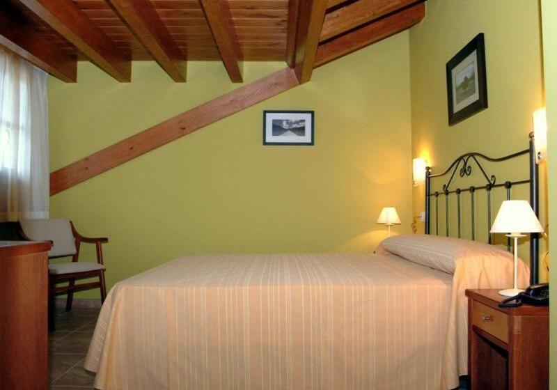 Quarto Superior Quádruplo, Hostal Europa