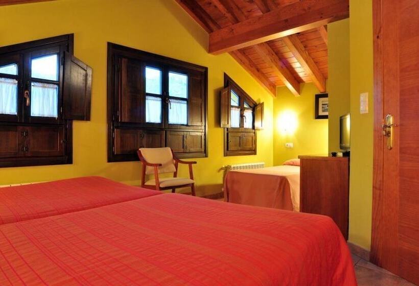 Quarto Triplo Superior, Hostal Europa
