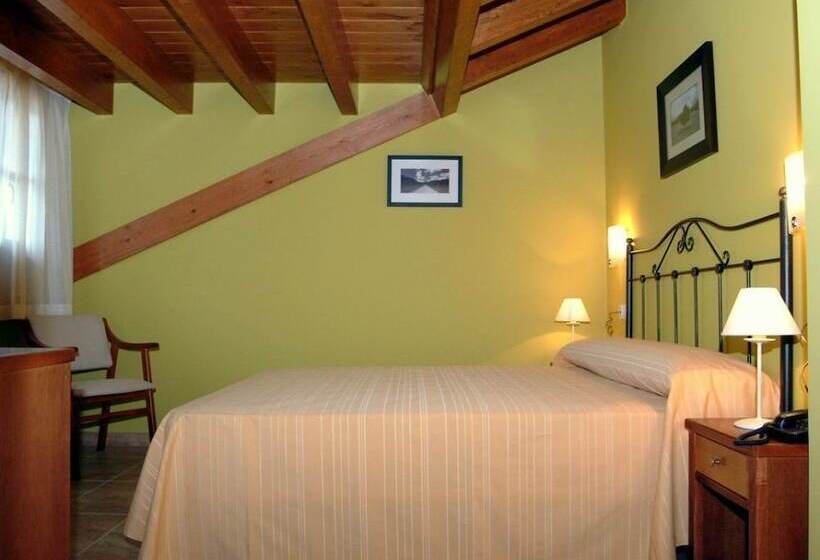 Quarto Superior Quádruplo, Hostal Europa