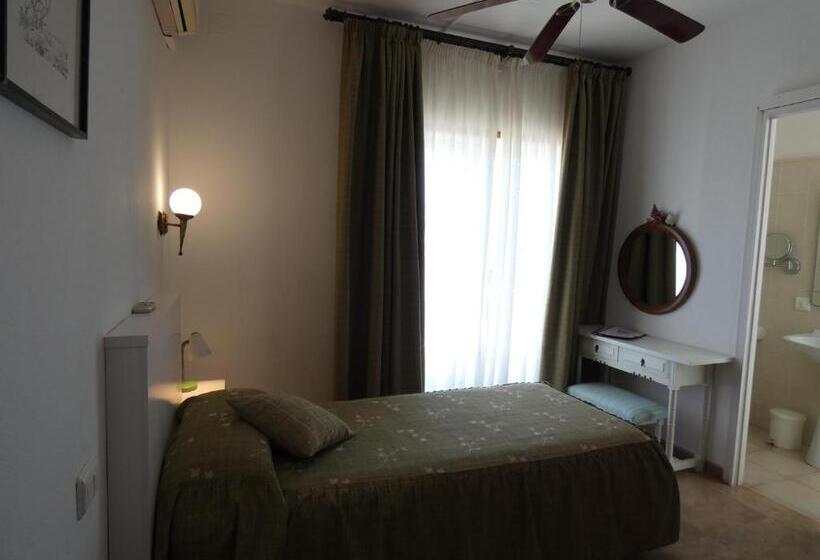 Номер Стандарт Индивидуальный, Hostal Port Fornells