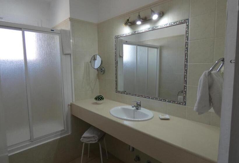 Номер Стандарт Боковой Вид на Море, Hostal Port Fornells