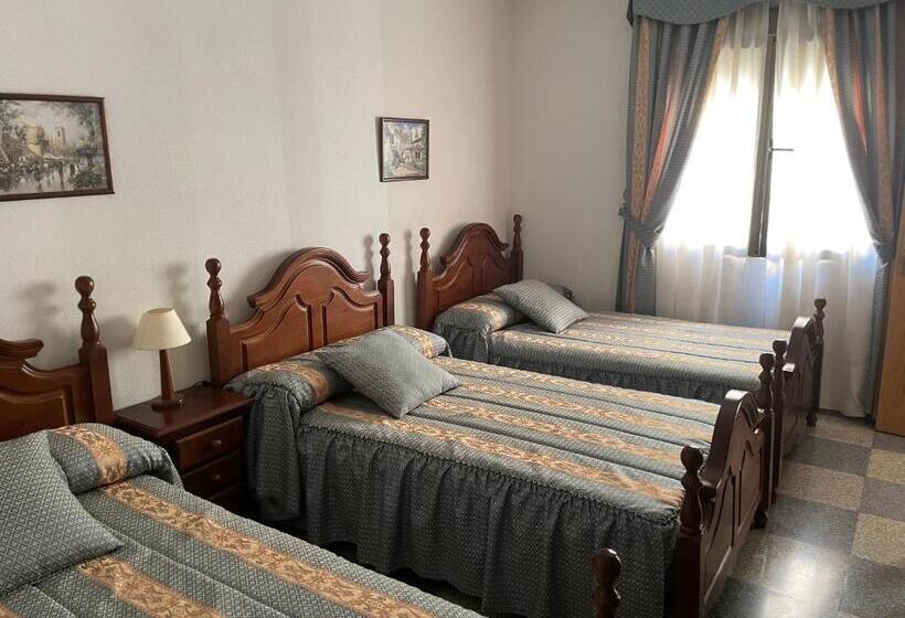 스탠다드 트리플 룸, Hostal Las Palomas