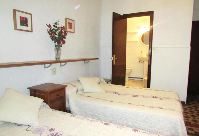 Номер Стандарт Трехместный, Hostal Lima
