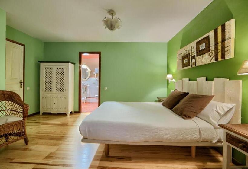 Номер Deluxe, Hostal Almadiero
