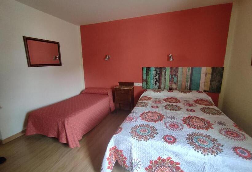 Трехместный Номер Базовый, Hostal Ayestaran I