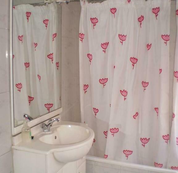 חדר סטנדרט לשלושה, Hostal Hilton