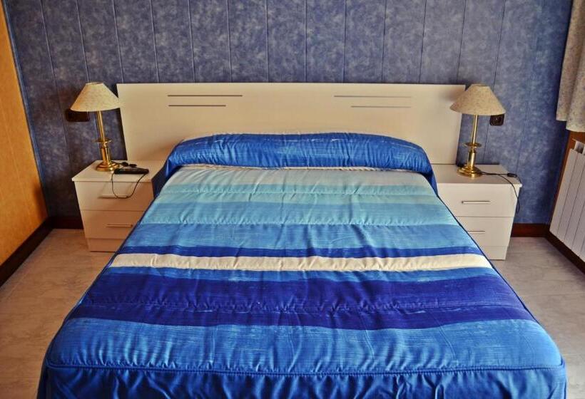 Номер Стандарт, Hostal La Corte