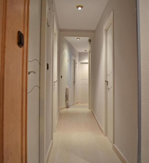 Номер Стандарт Трехместный, Hostal La Corte