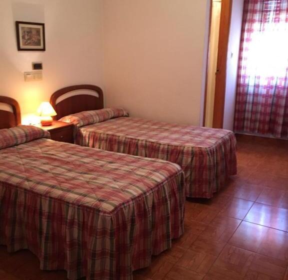 Номер Стандарт Трехместный, Hostal Los Chopos