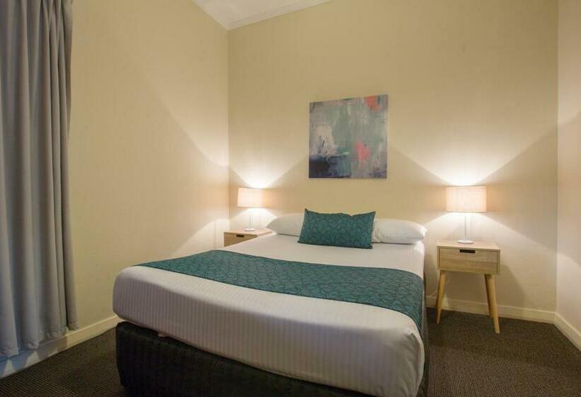 استودیوی استاندارد, Greenways Apartments
