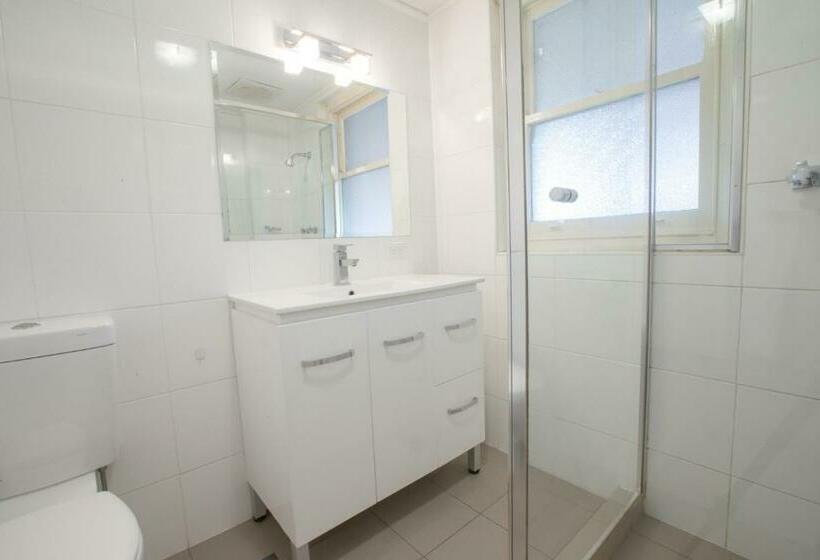 استودیوی استاندارد, Greenways Apartments