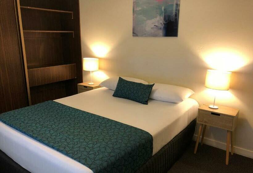استودیوی استاندارد, Greenways Apartments