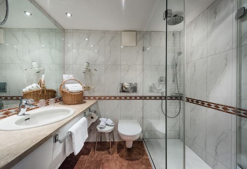 Quarto Estandar Individual, Norica   Thermenhotels Gastein Mit Dem Bademantel Direkt In Die Therme