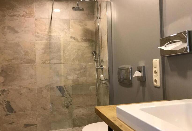 اتاق استاندارد با چشم‌انداز دریاچه, Strandhotel Margaretha