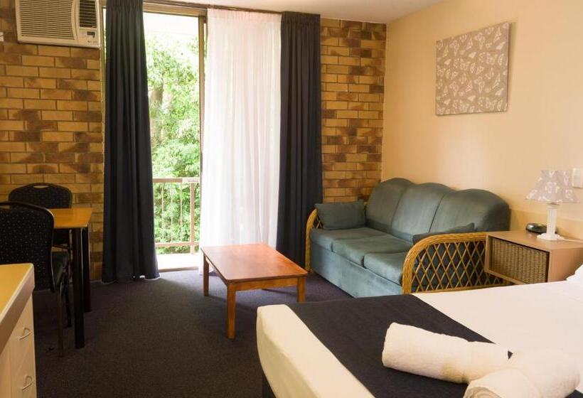 Номер Стандарт, Lancaster Court Motel