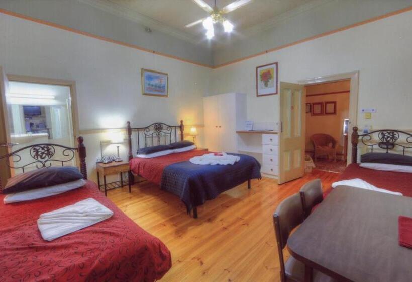 Семейный Номер, The Lodge Outback Motel