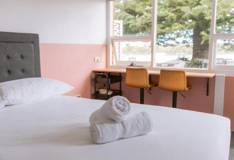 اتاق استاندارد با چشم‌انداز دریاچه, Black Swan Waterfront Motel
