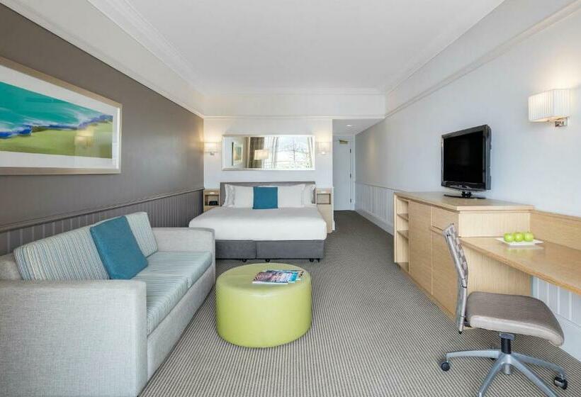 キングサイズベッドのスタンダードルーム, Crowne Plaza Terrigal Pacific, An Ihg