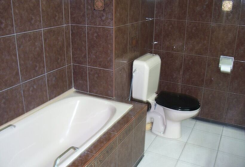 اتاق استاندارد سه نفره, Manhattan Hotel Brussels