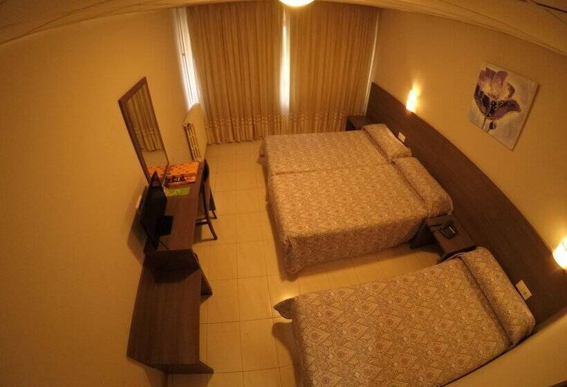 اتاق استاندارد سه نفره, Somriu Hotel City M28